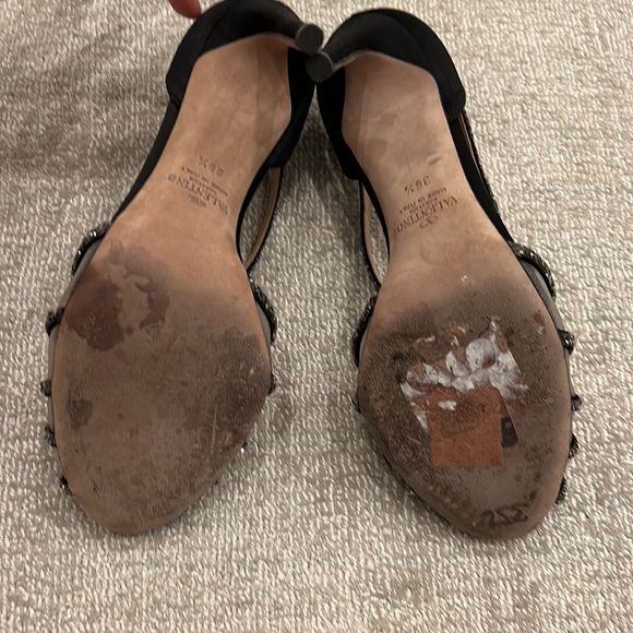 VALENTINO BLACK SATIN & MESH CRYSTAL EMBELLISHED PEEP TOE
PUMPS Size 36.5 - Picture 11 of 11